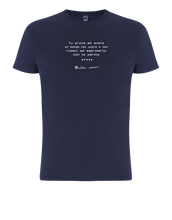 Carica l'immagine nel visualizzatore di Gallery, t-shirt UN MATTO / Fabrizio De André / BIO - Canzoni oltre le sbarre