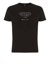 Carica l'immagine nel visualizzatore di Gallery, t-shirt UN MATTO / Fabrizio De André / BIO - Canzoni oltre le sbarre